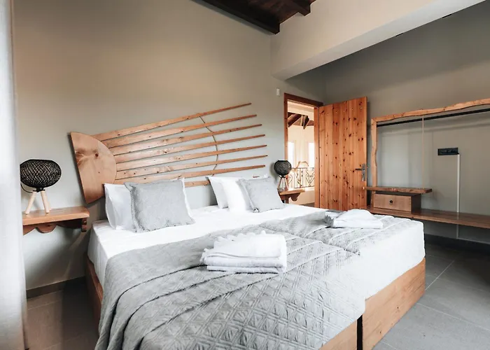 Di Leon - Uniquely Designed With Pool In A Picturesque Village Near Famous Porto Limnionas, Offering Exceptional Hospitality By Mana Gers