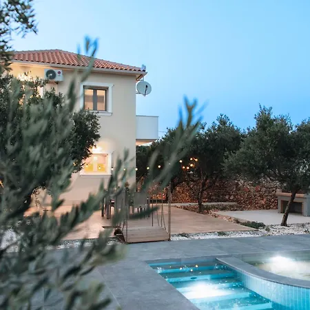 Villa Di Leon - Uniquely Designed With Pool In A Picturesque Village Near Famous Porto Limnionas, Offering Exceptional Hospitality By Mana Gers *
